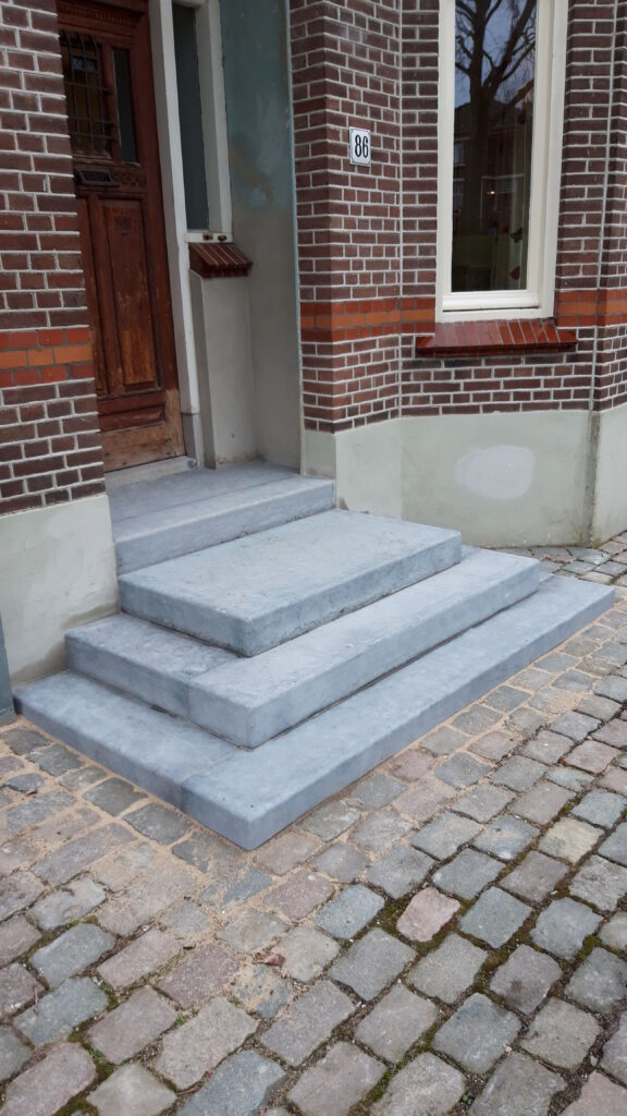 Massief hardsteen stoeppartij